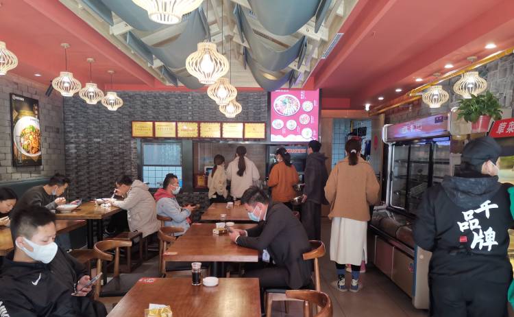 冒菜店经营：餐饮同行打价格战怎么办？
