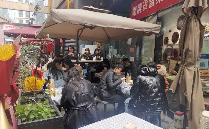 如何提高四川冒菜加盟门店的人气？